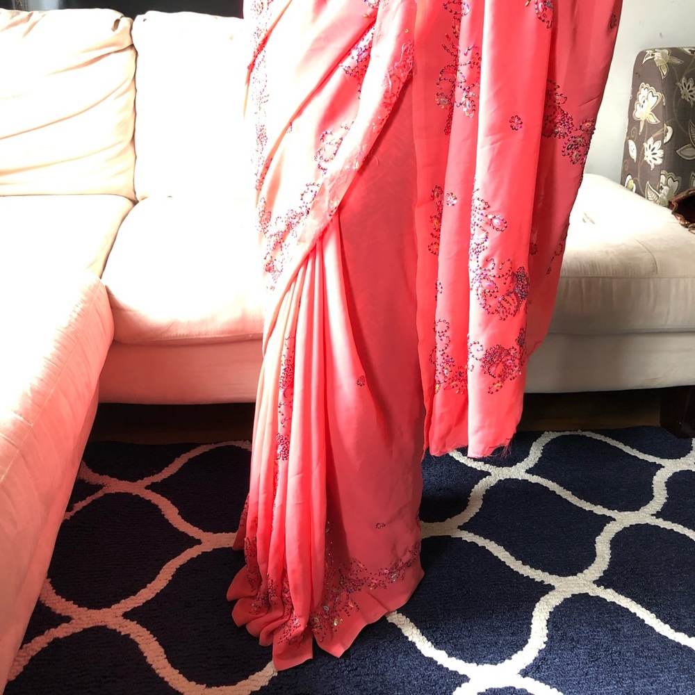 Georgette saree with embroidery and sequins work. - Picture 4 of 11